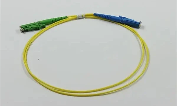 وصلات توصيل الألياف البصرية E2000